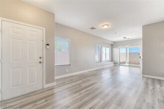 1034 Silver Stone Way in Las Vegas, NV - Building Photo - Building Photo