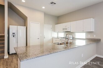 6462 Hazelnut Garden St in North Las Vegas, NV - Foto de edificio - Building Photo