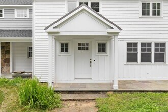 219 Skyview Ln in New Canaan, CT - Building Photo - Building Photo