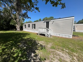 3301 Ogeechee Rd in Savannah, GA - Building Photo