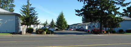 Cedar Court in Salem, OR - Building Photo - Building Photo