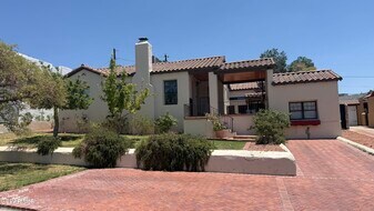 1218 Moore St in El Paso, TX - Building Photo
