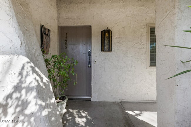 1202 Landsburn Cir in Westlake Village, CA - Building Photo - Building Photo