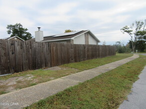 7707 Shadow Bay Dr in Panama City, FL - Building Photo - Building Photo