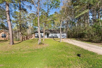 2375 Shadow Ln in Montgomery, TX - Building Photo - Building Photo