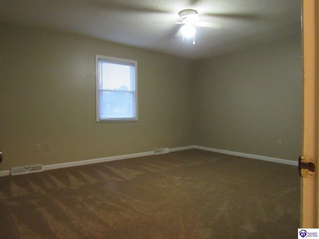300 Berkley Ct in Radcliff, KY - Building Photo - Building Photo