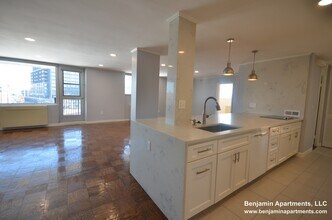 77 Monmouth St, Unit 1 in Brookline, MA - Building Photo - Building Photo