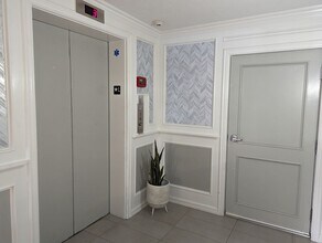 100 N Wetherly Dr in Los Angeles, CA - Foto de edificio - Building Photo