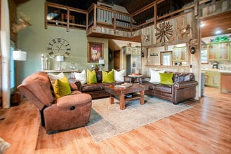 3269 Dead Horse Mountain Rd in Fayetteville, AR - Foto de edificio - Building Photo