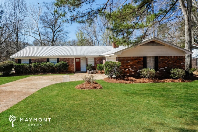 property at 800 Dogwood Dr