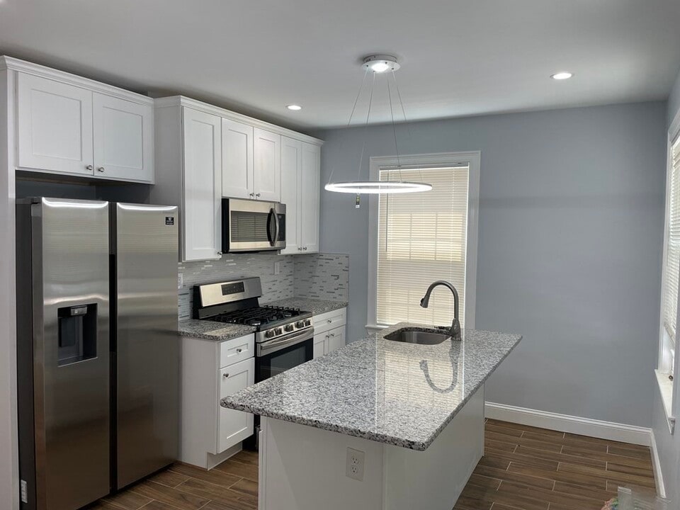 33 Brazil St in Melrose, MA - Building Photo