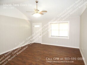 10498 Twin Oaks Dr in Tyler, TX - Building Photo - Building Photo