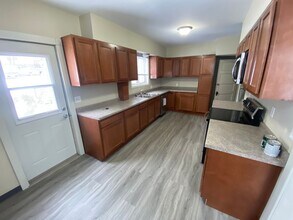 2107 E 5th St-Unit -2105 E 5th St in Duluth, MN - Building Photo - Building Photo