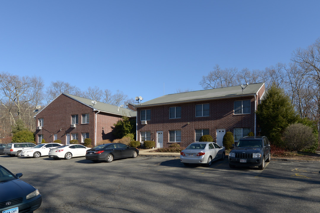 Lakeside Apartments in North Attleboro, MA - Building Photo