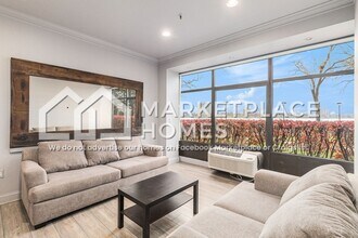 300 Riverfront Dr in Detroit, MI - Building Photo - Building Photo