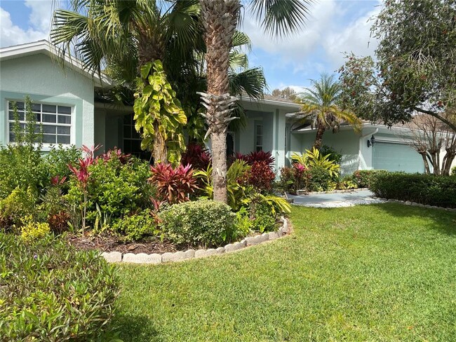 10422 Moshie Ln in San Antonio, FL - Building Photo - Building Photo