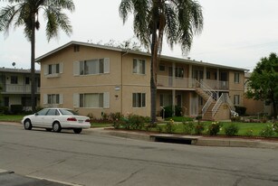 104 W Calle Crespis in Santa Barbara, CA - Building Photo