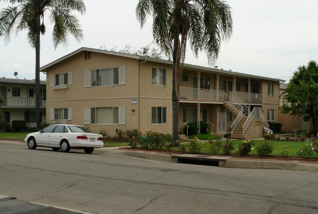 104 W Calle Crespis in Santa Barbara, CA - Building Photo