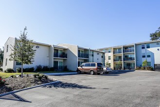Oakland Terrace in Jacksonville, FL - Foto de edificio - Building Photo
