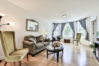 2212 W Iowa St in Chicago, IL - Building Photo - Building Photo