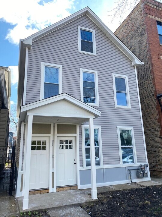 2725 N Drake Ave in Chicago, IL - Building Photo