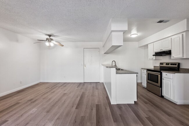 13266 Foothill Blvd in Los Angeles, CA - Building Photo - Building Photo