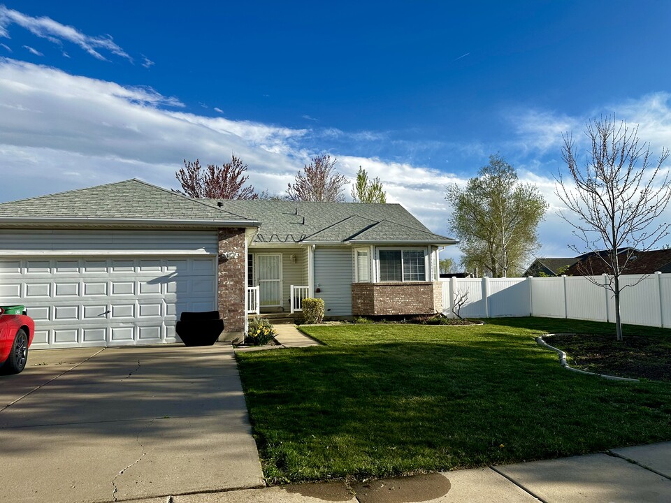 367 Seasons St in Kaysville, UT - Foto de edificio