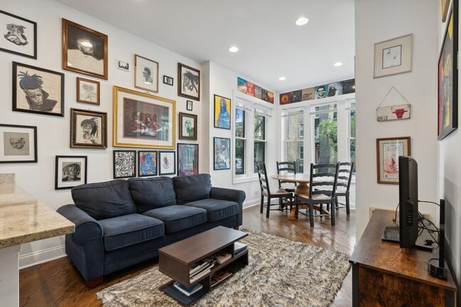 1402 N Campbell Ave in Chicago, IL - Building Photo - Building Photo
