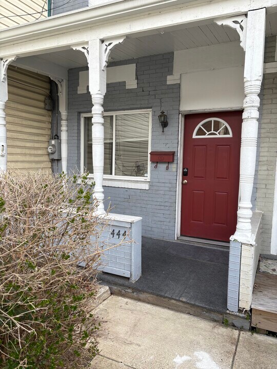 444 North Ave, Unit 444 North Ave- Millvale in Pittsburgh, PA - Foto de edificio