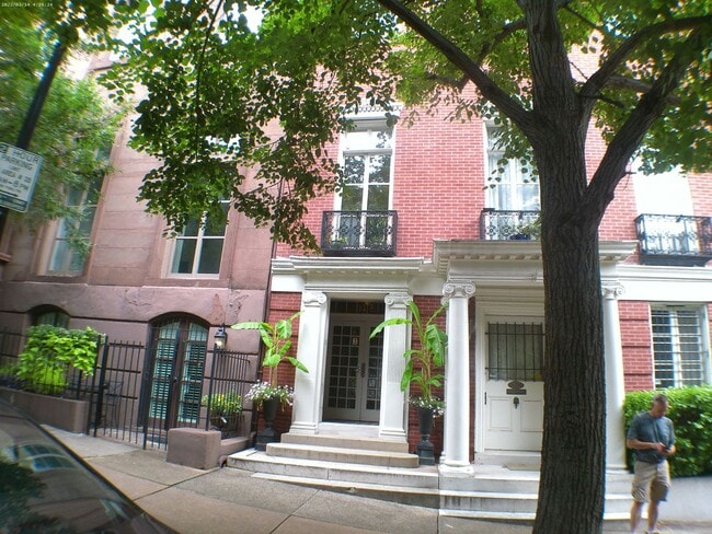 property at 14 E Mt Vernon Pl