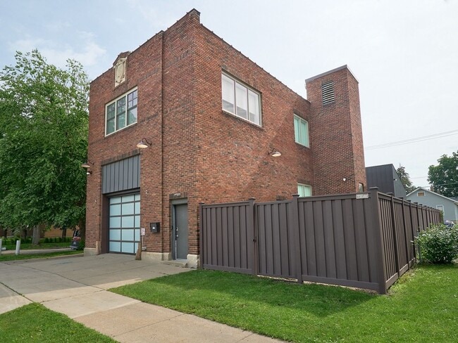 property at 1290 Snelling Ave N