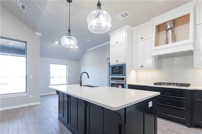 8325 NW 163rd St in Edmond, OK - Building Photo - Building Photo