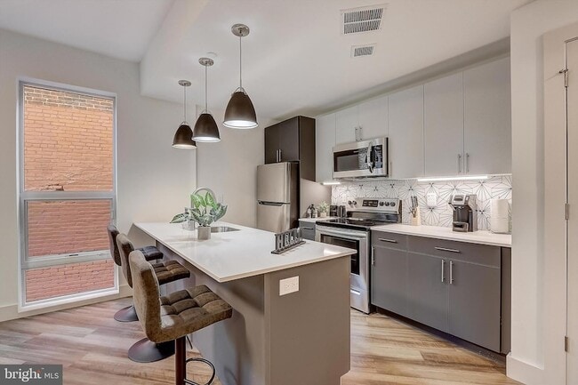 property at 3029 W Glenwood Ave