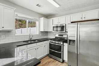 126 Oconee Pass in Woodstock, GA - Building Photo - Building Photo