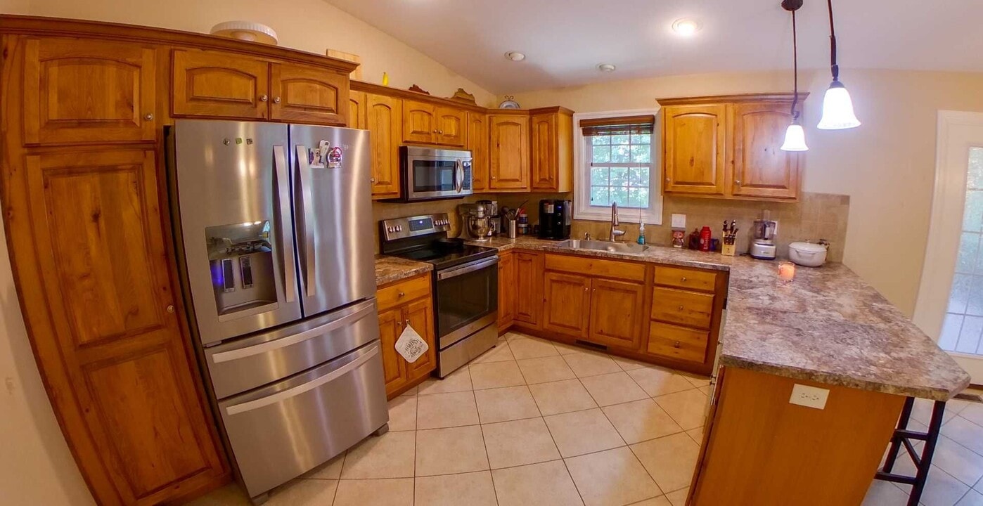 1048 Highland Ridge Dr in Manhattan, KS - Building Photo