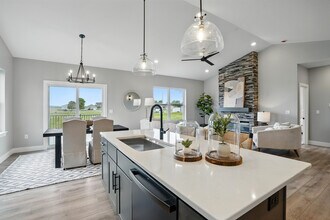 933 Long Dr in Solon, IA - Building Photo - Building Photo