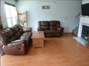 42 Tanglewood Ct in Monmouth Junction, NJ - Building Photo - Building Photo