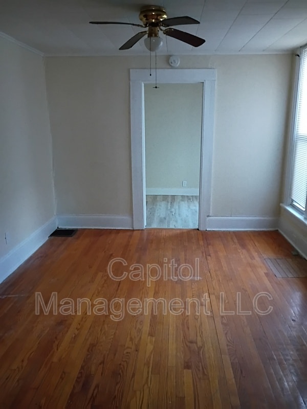 917 Seymour Ave in Lansing, MI - Foto de edificio - Building Photo