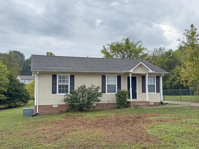 670 Artic Ave in Oak Grove, KY - Building Photo - Building Photo