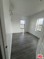 4502 S Broadway in Los Angeles, CA - Building Photo