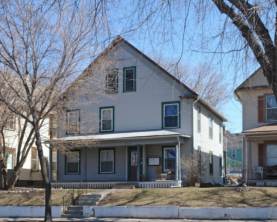 2519 Lyndale Ave S in Minneapolis, MN - Foto de edificio