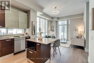 21 Balmuto St in Toronto, ON - Building Photo - Building Photo