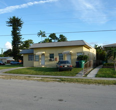 1203 NE 109th St in Miami, FL - Building Photo - Building Photo