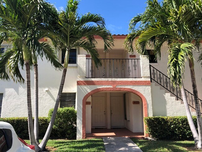 2800 Palmwood Terrace in Boca Raton, FL - Building Photo - Building Photo