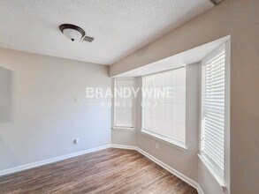 2050 Tudor Dr in Mcdonough, GA - Foto de edificio - Building Photo