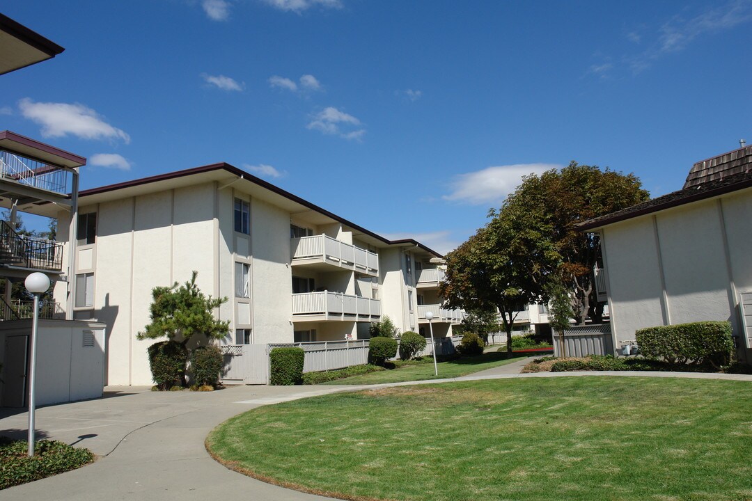 38500-Unit 4 Paseo Padre Pky in Fremont, CA - Building Photo