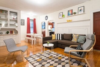 1249 Beacon St, Unit 3 in Brookline, MA - Foto de edificio - Building Photo