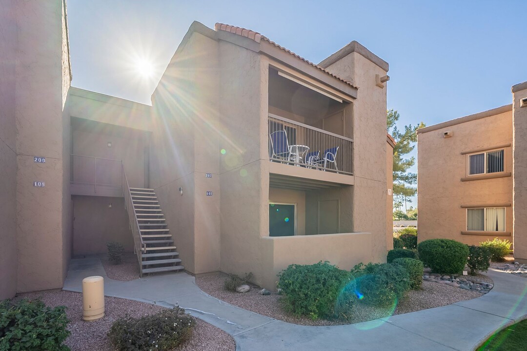 8250 E Arabian Trl in Scottsdale, AZ - Foto de edificio