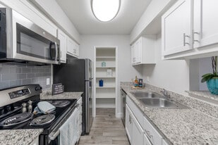 Onnix Apartments in Tempe, AZ - Building Photo