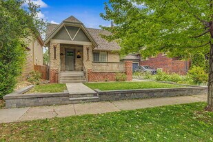 2514 Clermont St in Denver, CO - Building Photo